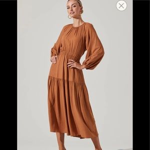 ASTR the label- LONG SLEEVE
CINCHED CUTOUT WAIST TIERED
MIDI DRESS